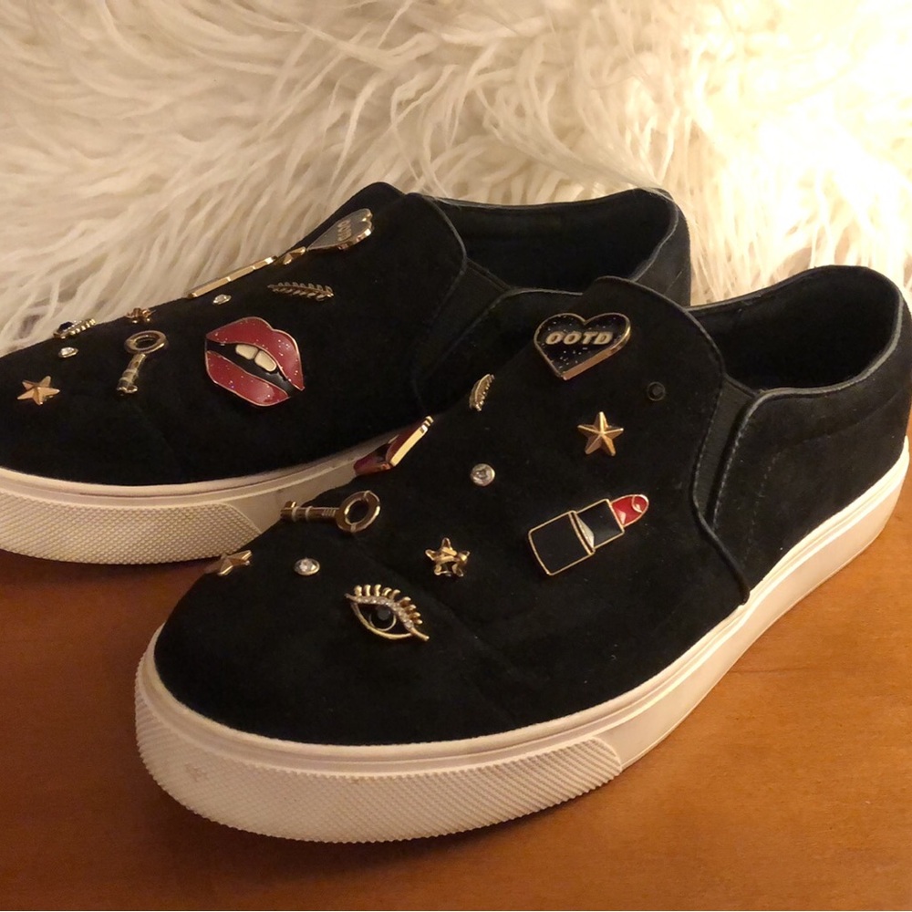 ALDO Slip-on Sneakers with Attached Charms (LS-39)